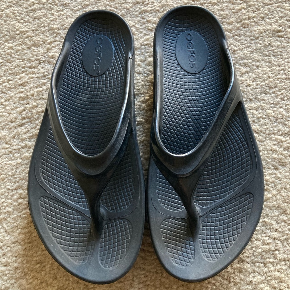 Oofos Black Sandals Women’s size 7